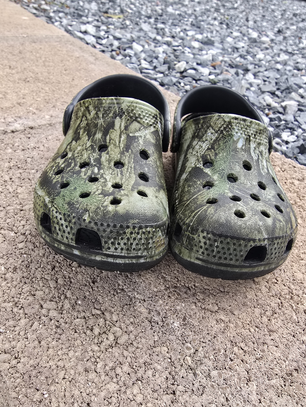 Toddler Crocs Classic Clog in Green Camo - Size 8